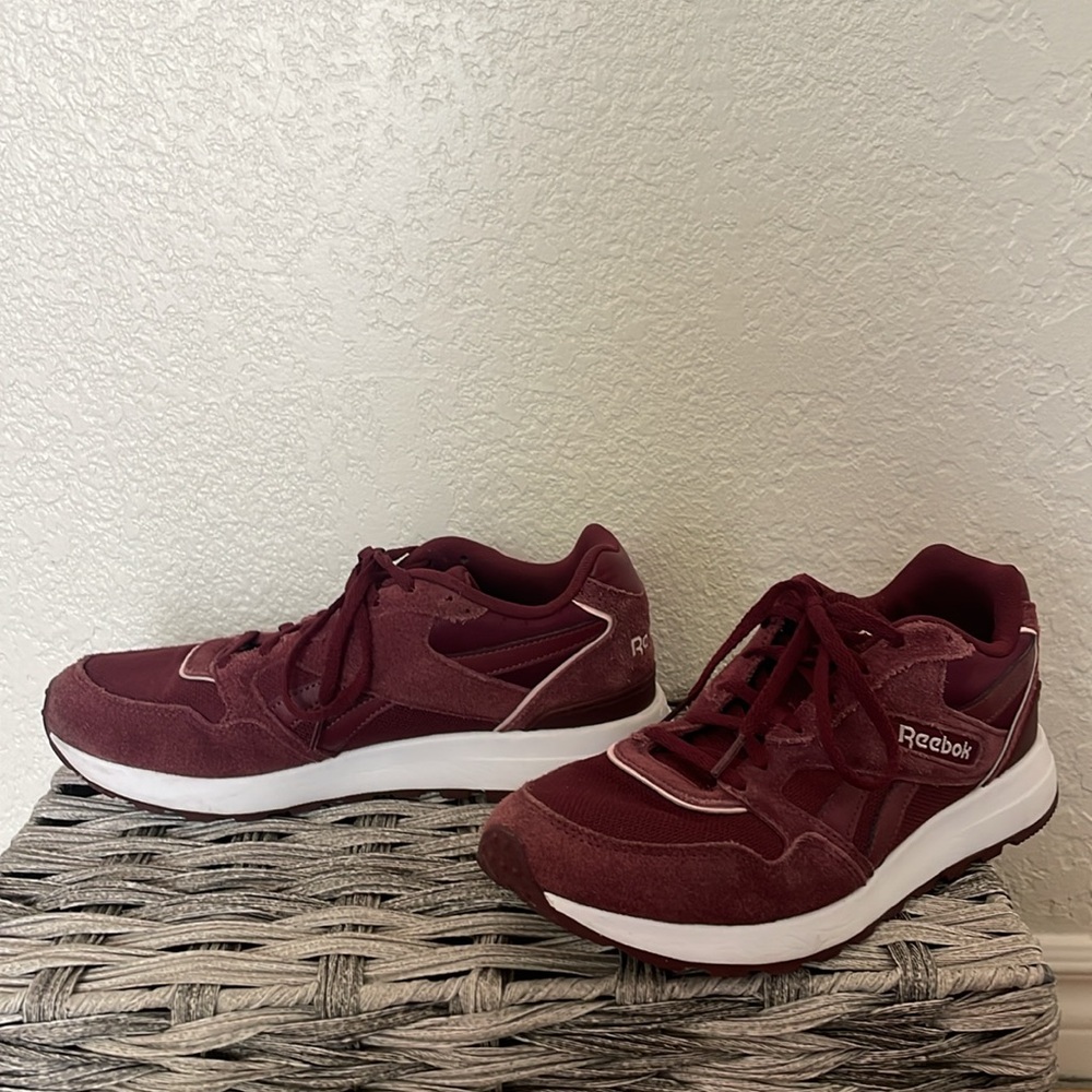 Burgundy suede shoes Reebok womens size 8 1/2 or mens 7 great condition